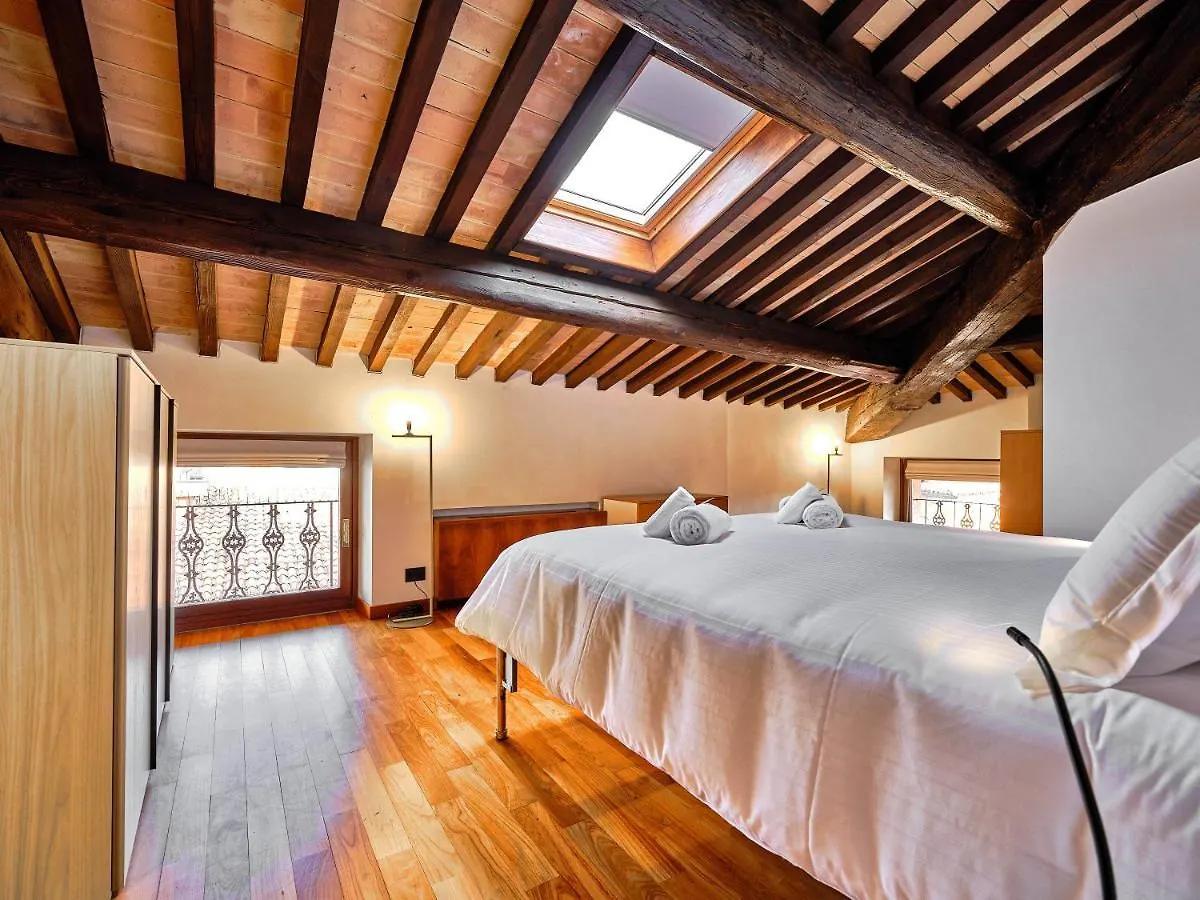 Apartmentsarena - Residenza Degli Scaligeri - Piazza Erbe Verona 0*,  Itálie