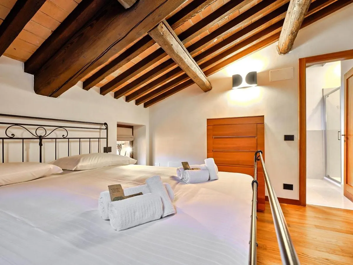 Apartmentsarena - Residenza Degli Scaligeri - Piazza Erbe Verona 0*,  Itálie