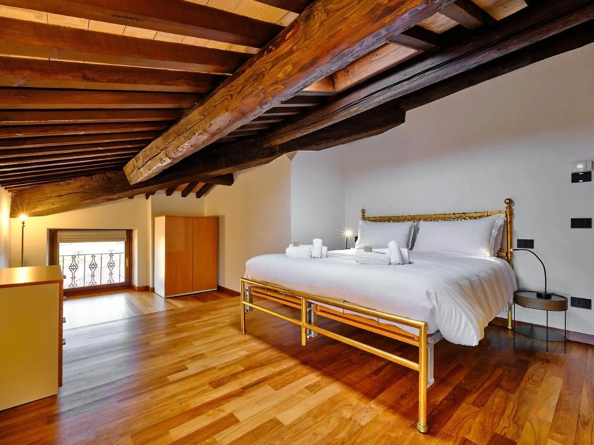 Apartmentsarena - Residenza Degli Scaligeri - Piazza Erbe Verona 0*,  İtalya