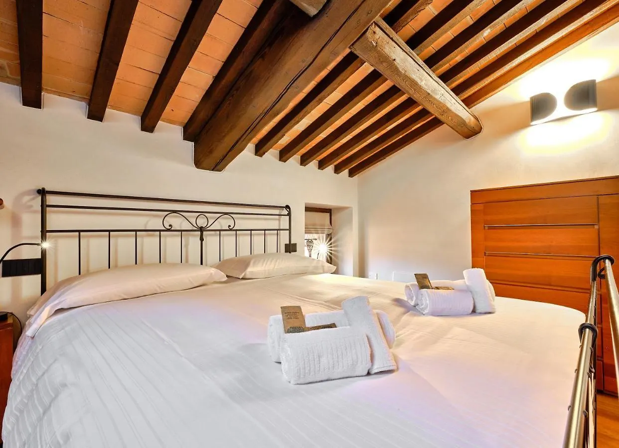 Apartmentsarena - Residenza Degli Scaligeri - Piazza Erbe Verona 0*,  İtalya